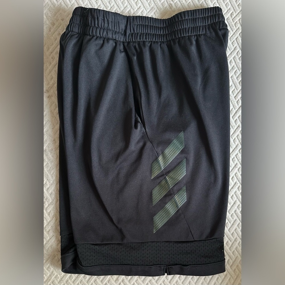 Boys Adidas Climate shorts - Picture 2 of 5